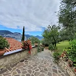 Casa Valenti برنزوني سول جاردا