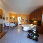 Casa Valenti برنزوني سول جاردا