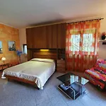 Casa Valenti برنزوني سول جاردا
