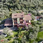 Casa Valenti * برنزوني سول جاردا