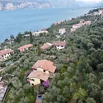 Casa Valenti شقة برنزوني سول جاردا