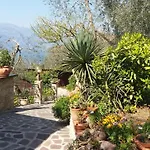 Casa Valenti برنزوني سول جاردا